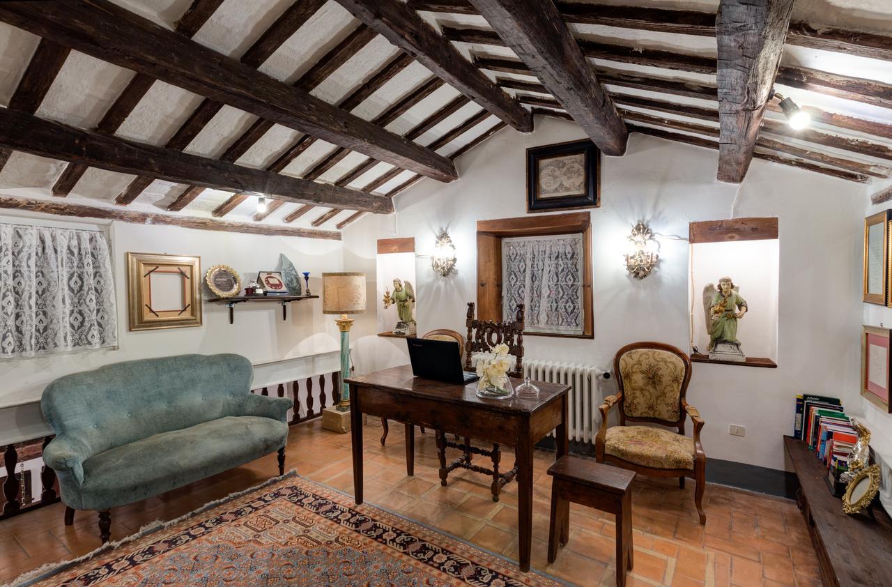 B&B La Residenza Del Poeta Montesicuro Buitenkant foto