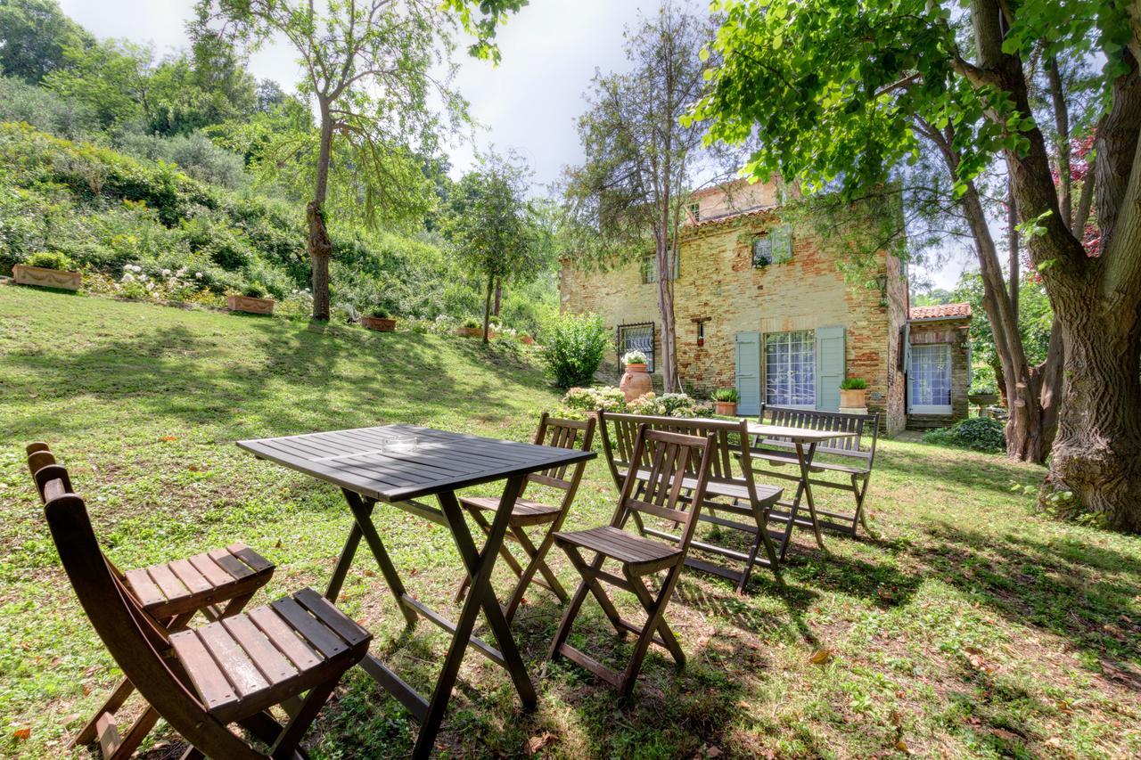 B&B La Residenza Del Poeta Montesicuro Buitenkant foto