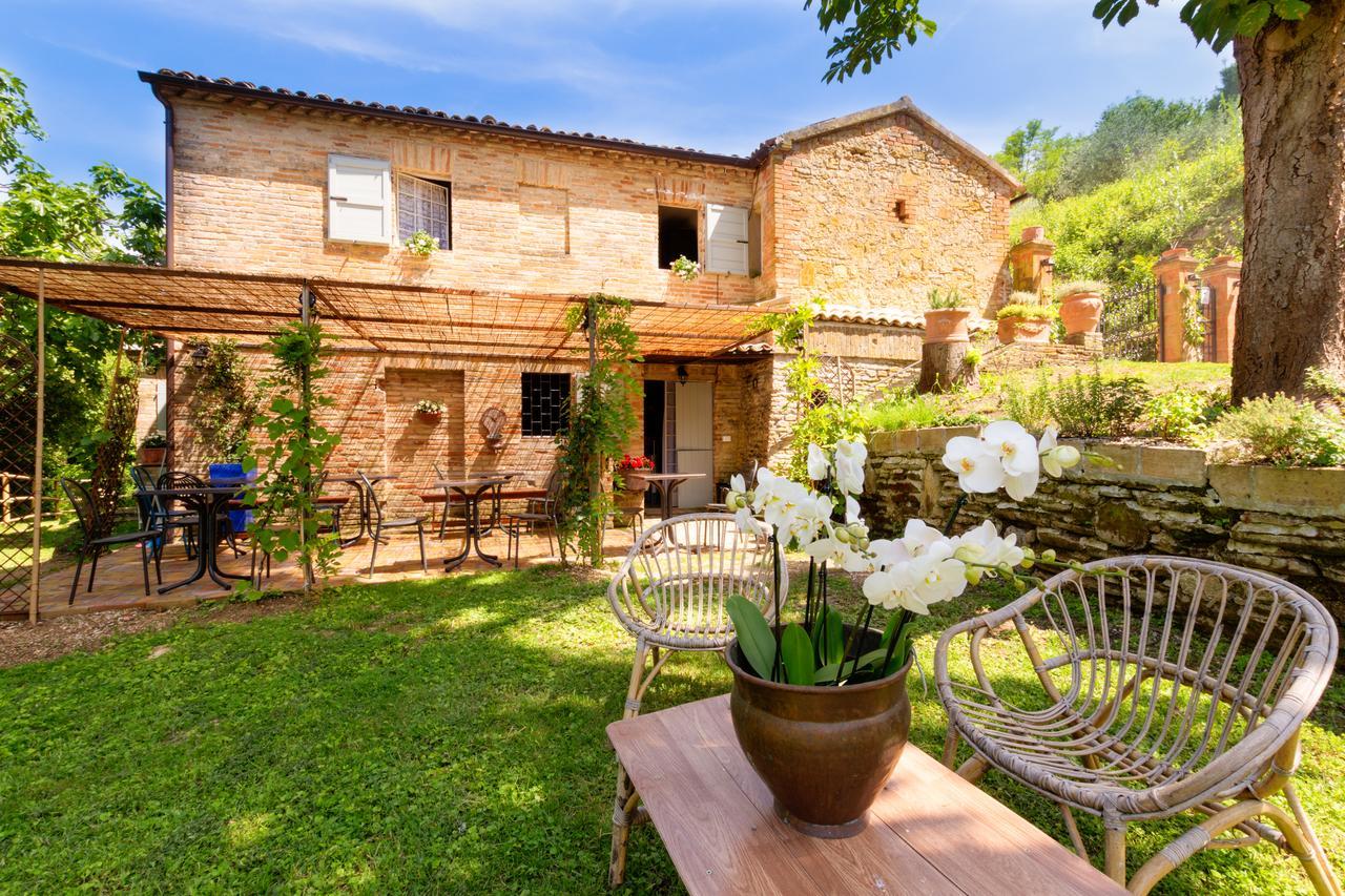 B&B La Residenza Del Poeta Montesicuro Buitenkant foto