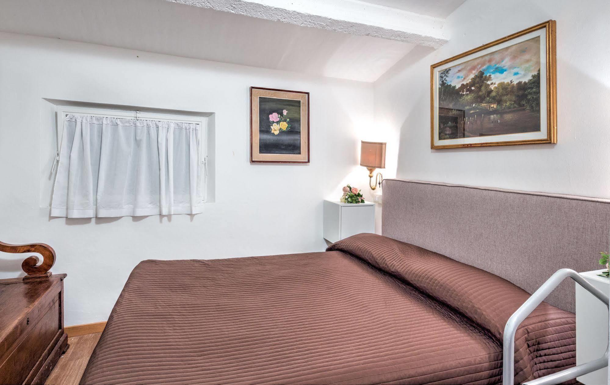 B&B La Residenza Del Poeta Montesicuro Buitenkant foto