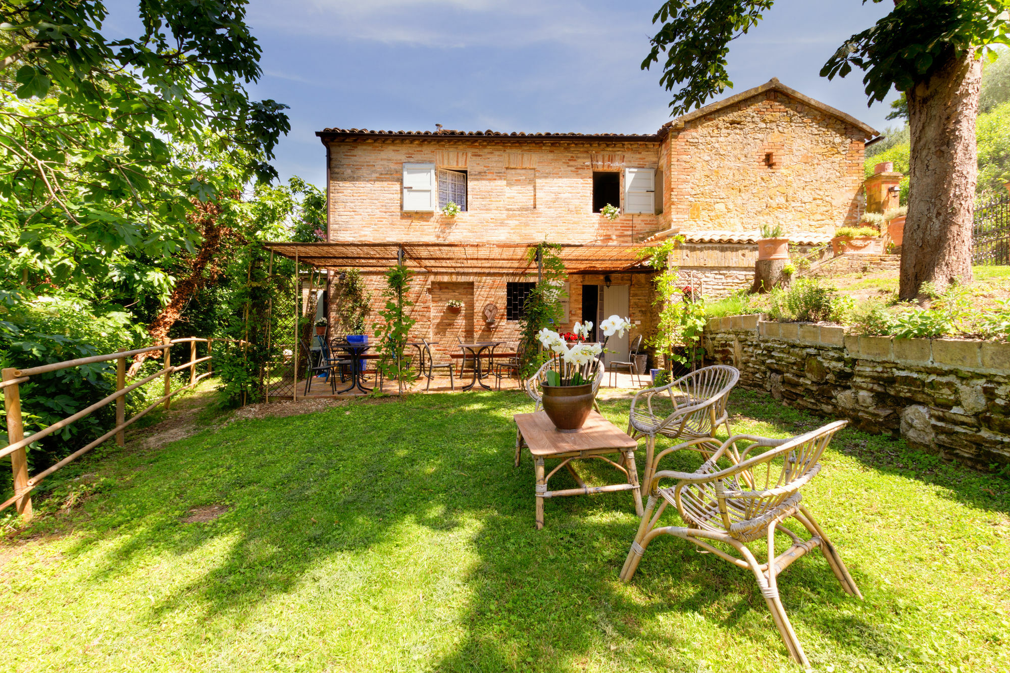 B&B La Residenza Del Poeta Montesicuro Buitenkant foto